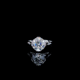 Elegant Oval Ring